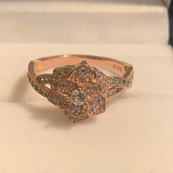 ❤️TRULY STUNNING ROSE GOLD RING WITH AAA+ ZIRCONIAS IN SIZE 8.5❤️ - Picture 6 of 6